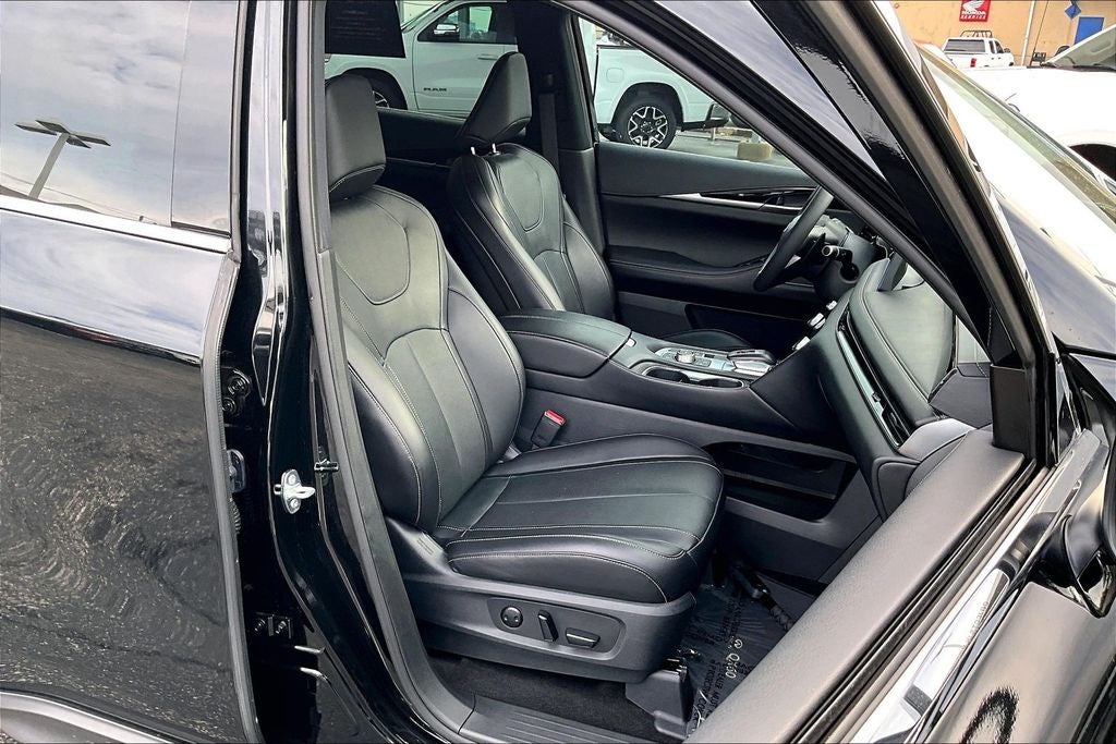 2025 INFINITI QX60 PURE