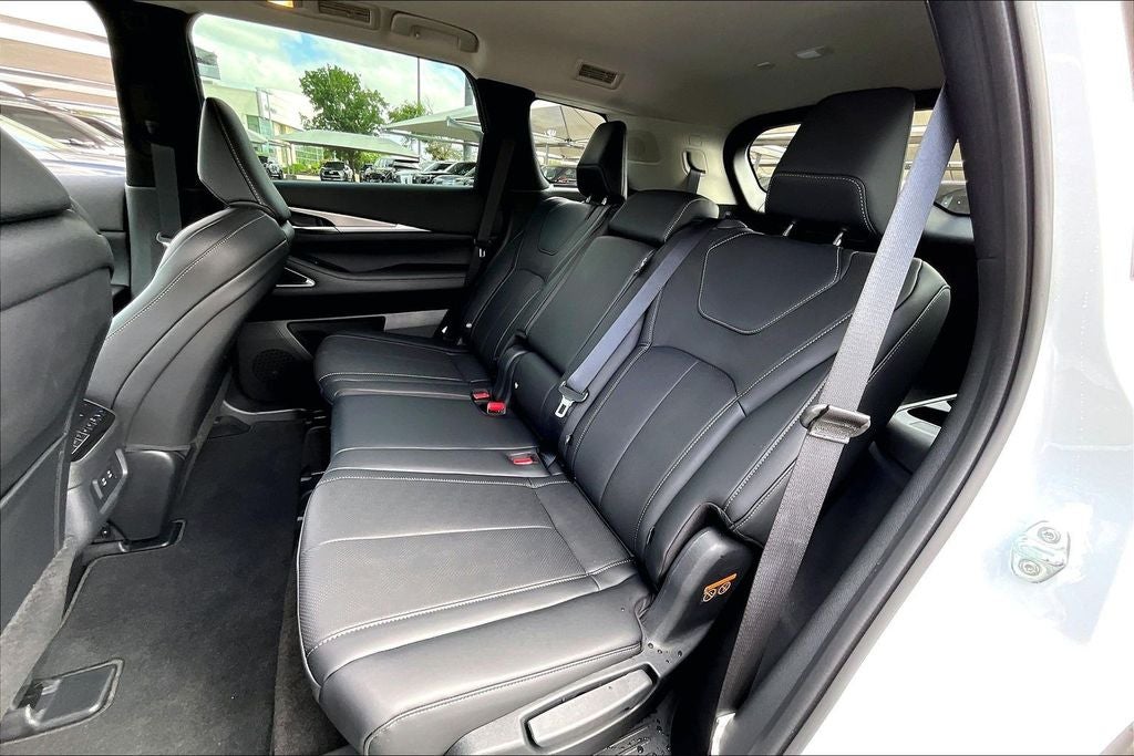 2027 INFINITI QX60 LUXE