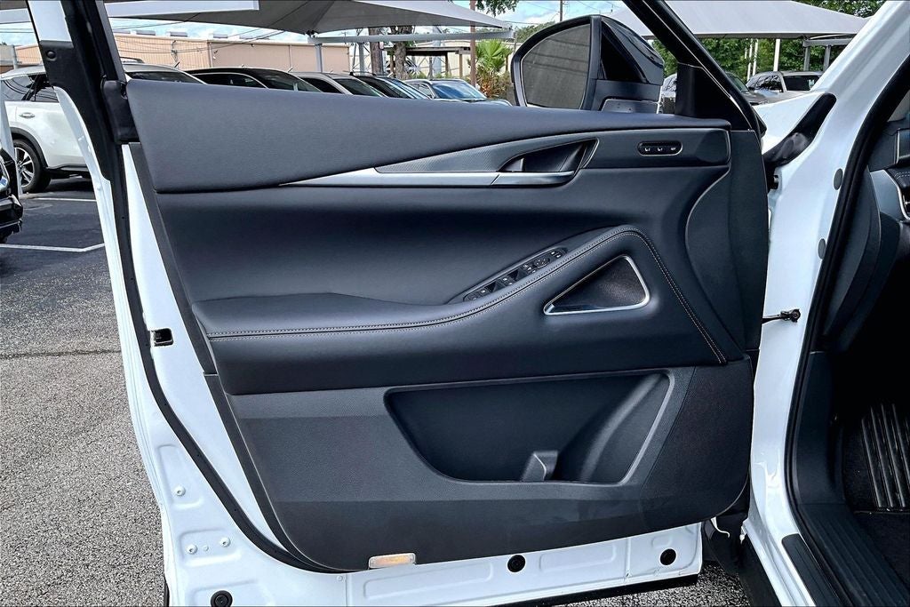 2027 INFINITI QX60 LUXE