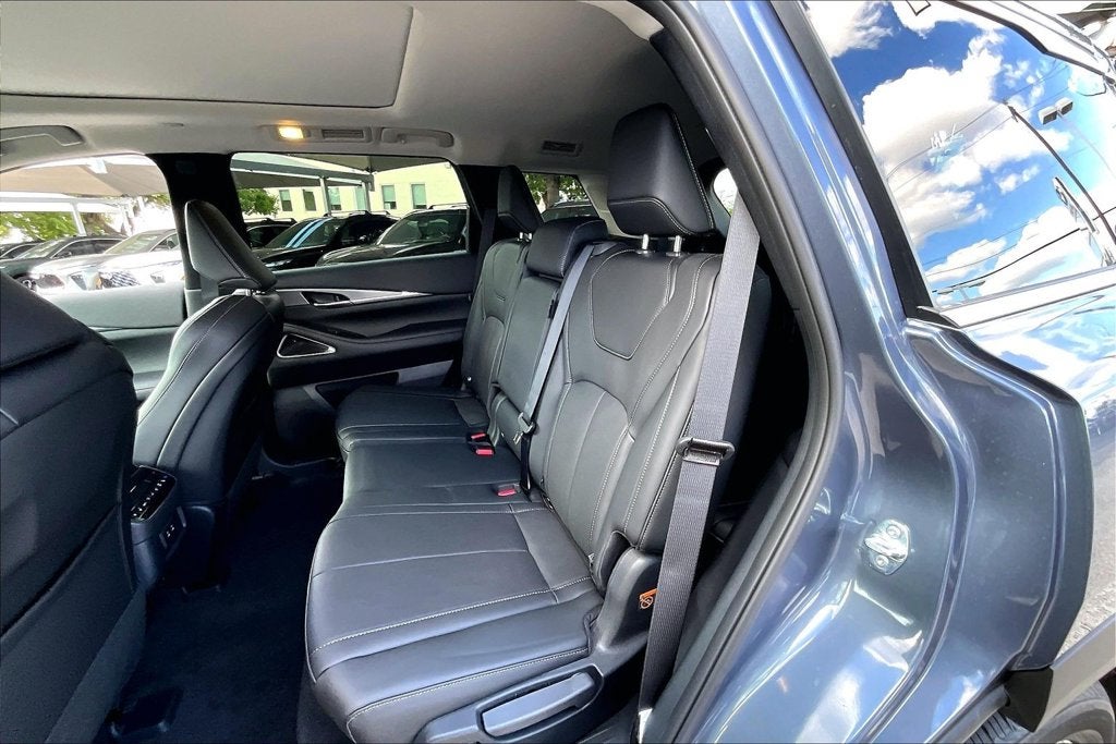 2027 INFINITI QX60 LUXE