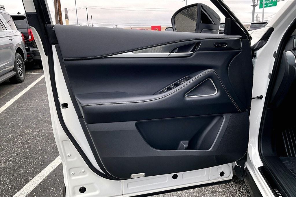 2025 INFINITI QX60 LUXE