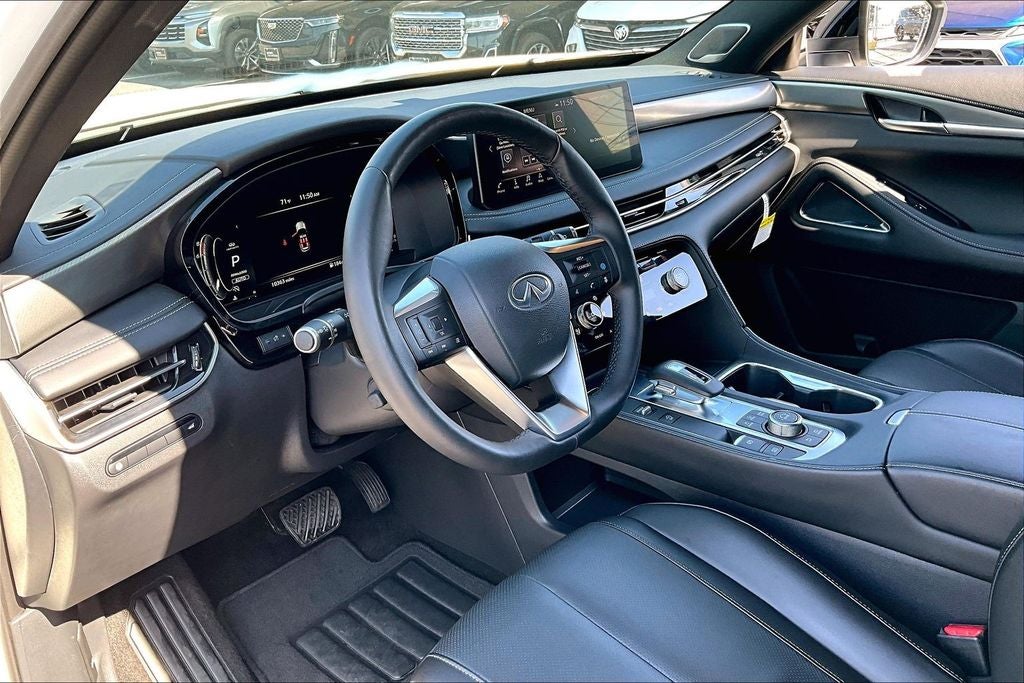 2025 INFINITI QX60 LUXE