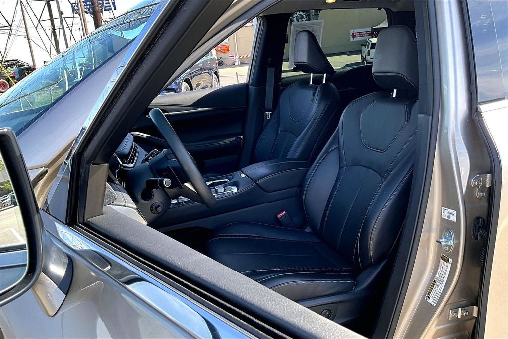 2023 INFINITI QX60 LUXE