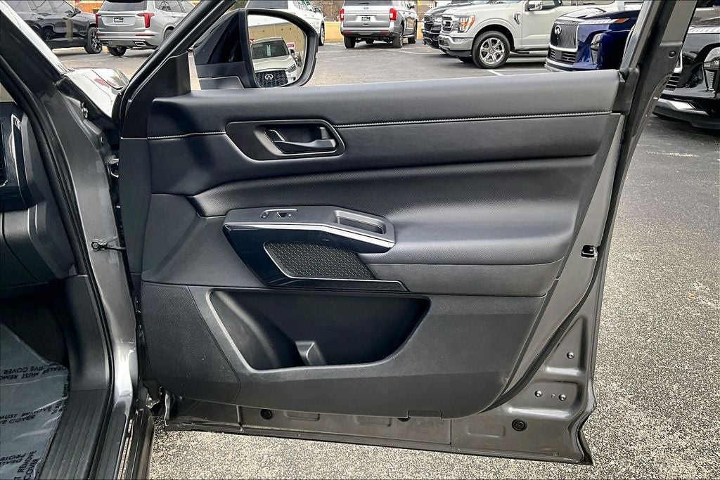 2024 Nissan Pathfinder S