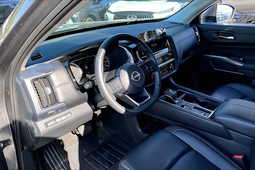 2024 Nissan Pathfinder SL