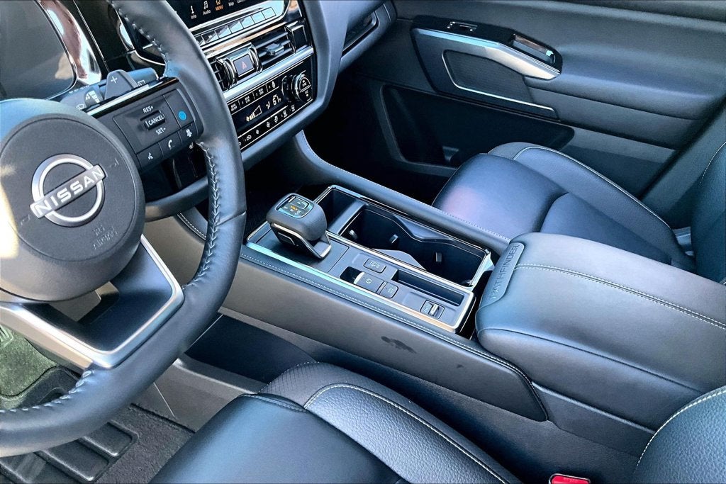 2024 Nissan Pathfinder SL