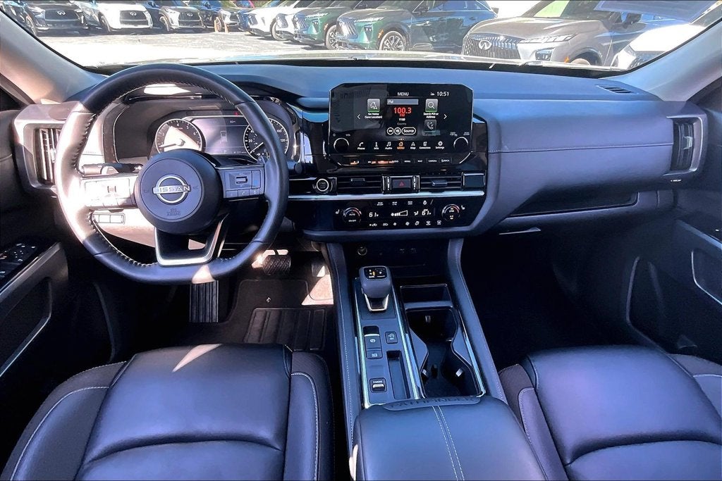 2024 Nissan Pathfinder SL
