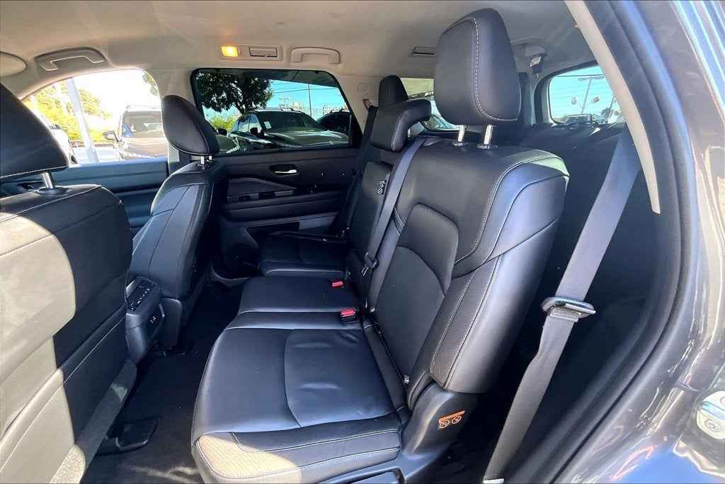 2024 Nissan Pathfinder SL