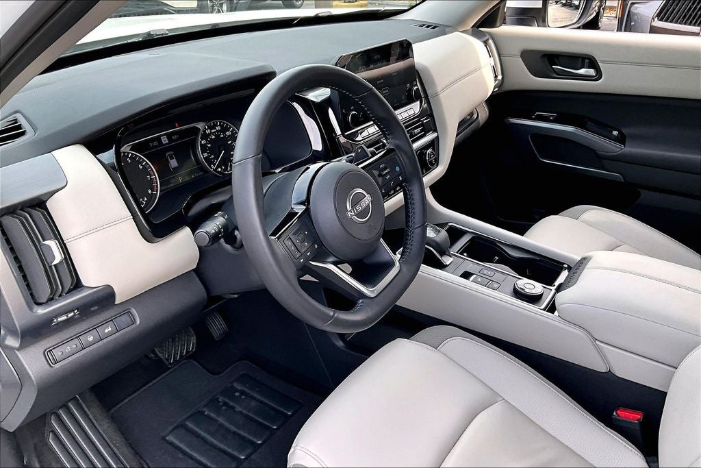 2025 Nissan Pathfinder SL