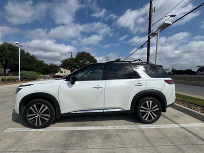 2025 Nissan Pathfinder Platinum