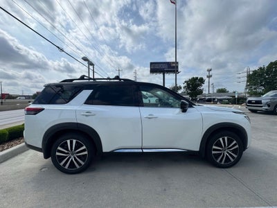 2025 Nissan Pathfinder Platinum