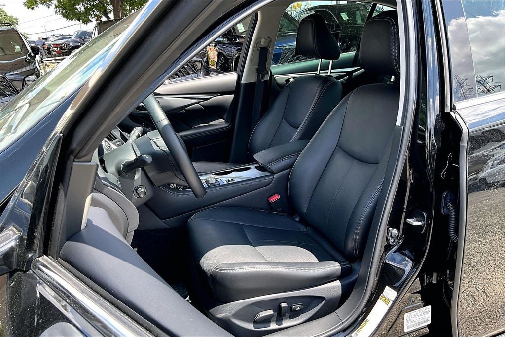 2023 INFINITI Q50 LUXE