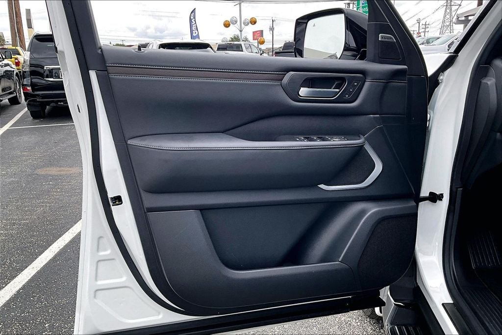 2025 Nissan Armada Platinum