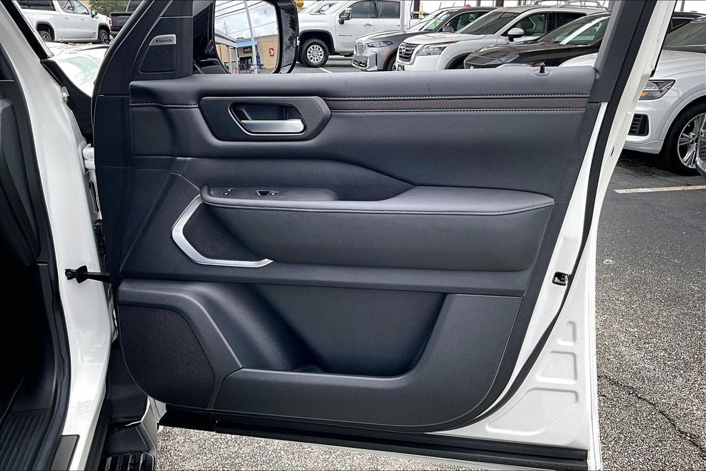 2025 Nissan Armada Platinum