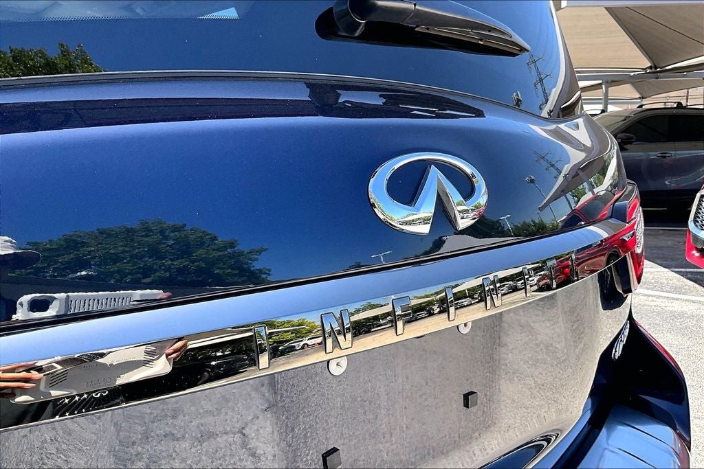 2023 INFINITI QX80 Premium Select