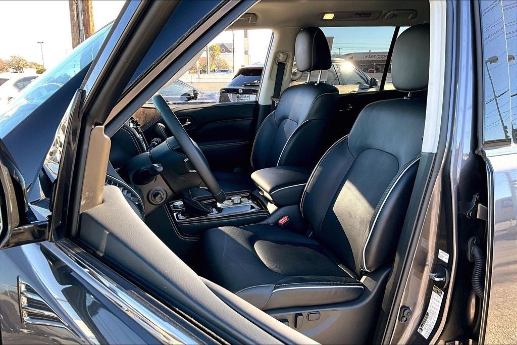 2023 INFINITI QX80 Premium Select