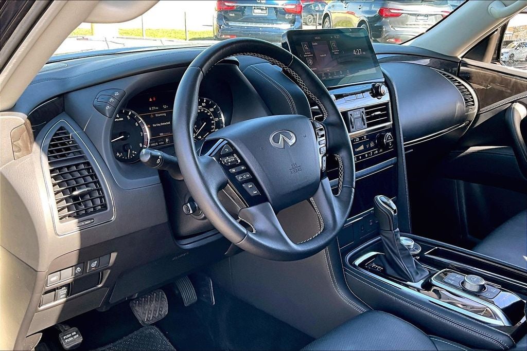 2024 INFINITI QX80 LUXE