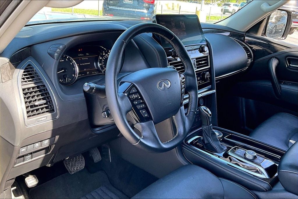 2024 INFINITI QX80 LUXE