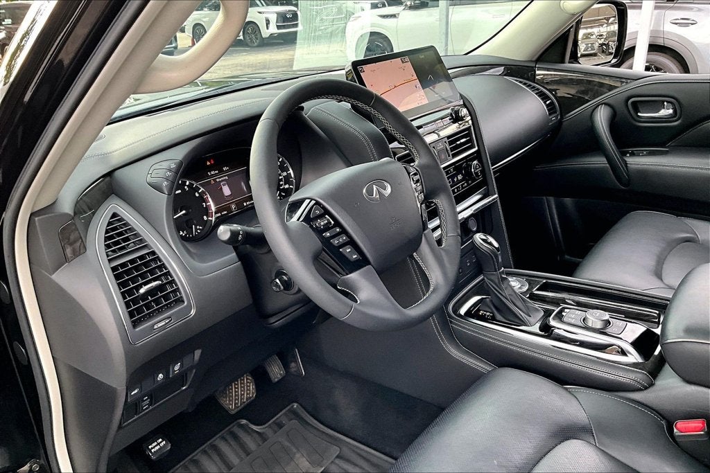 2023 INFINITI QX80 LUXE
