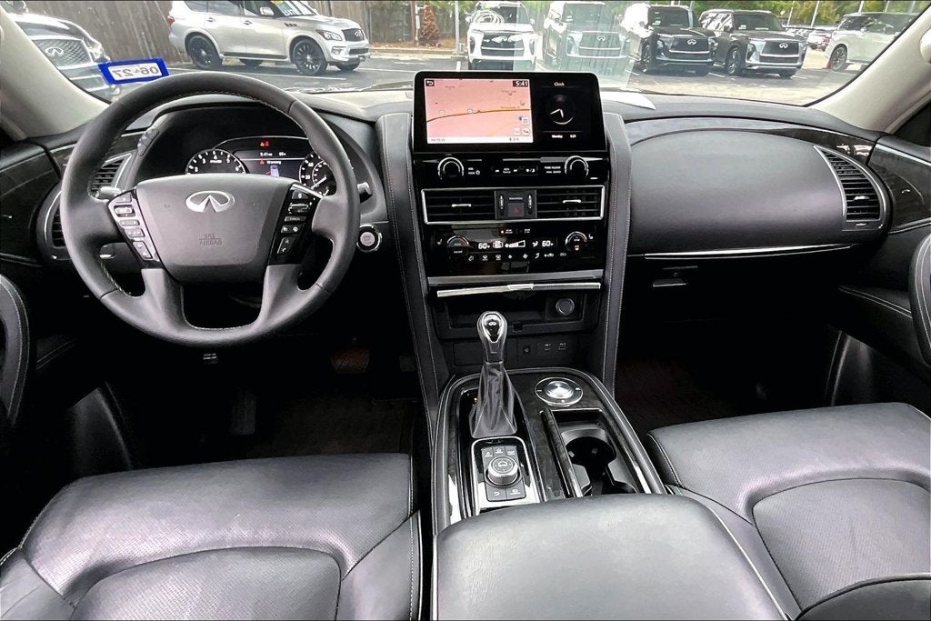 2023 INFINITI QX80 LUXE