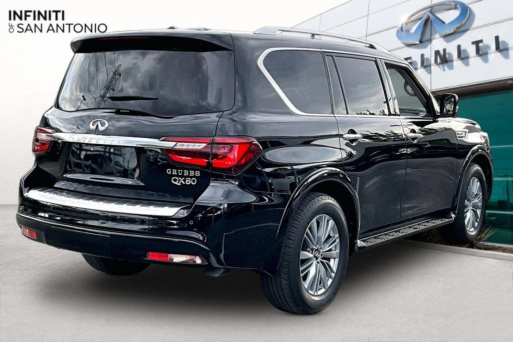 2023 INFINITI QX80 LUXE