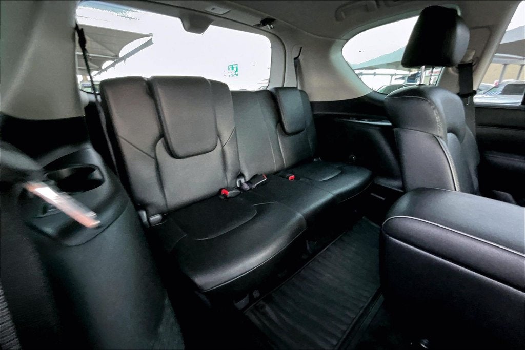 2023 INFINITI QX80 LUXE