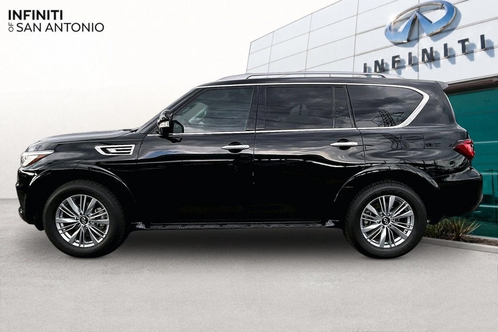 2023 INFINITI QX80 LUXE