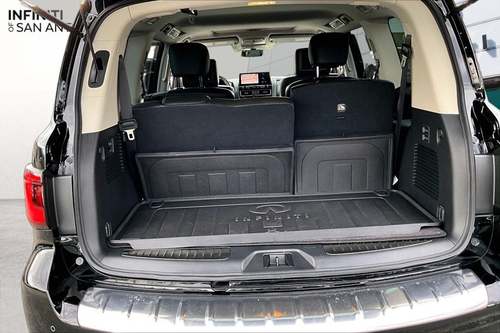 2023 INFINITI QX80 LUXE