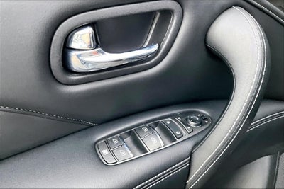 2023 INFINITI QX80 LUXE