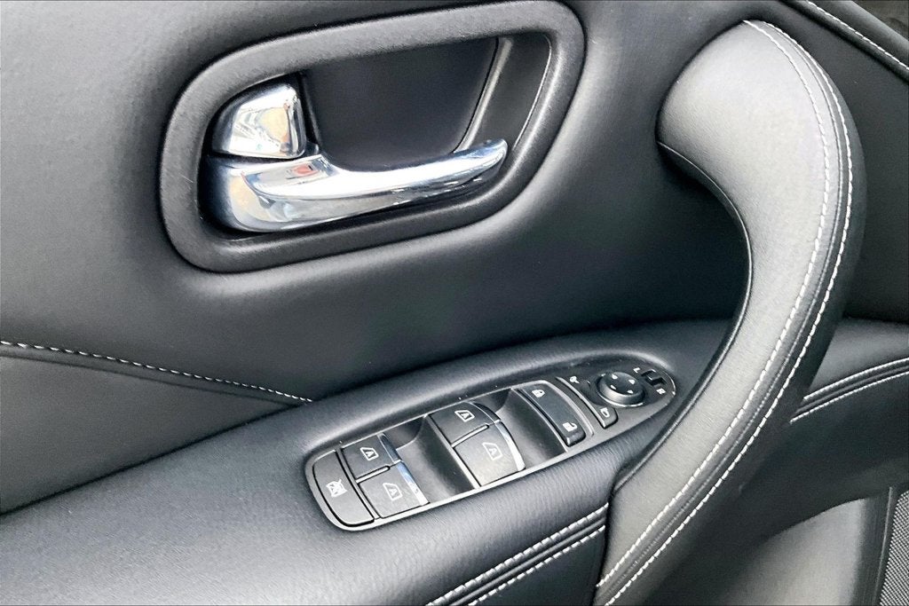 2023 INFINITI QX80 LUXE