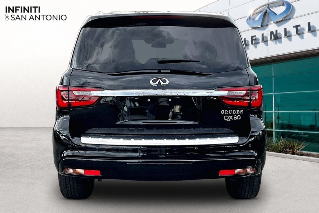 2023 INFINITI QX80 LUXE