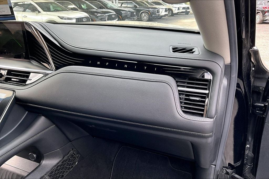 2025 INFINITI QX80 PURE