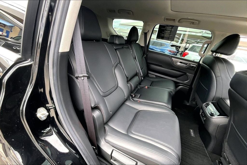 2025 INFINITI QX80 PURE