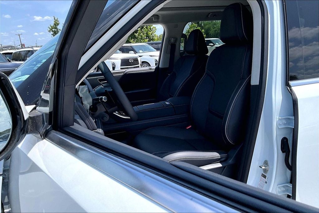 2027 INFINITI QX80 LUXE