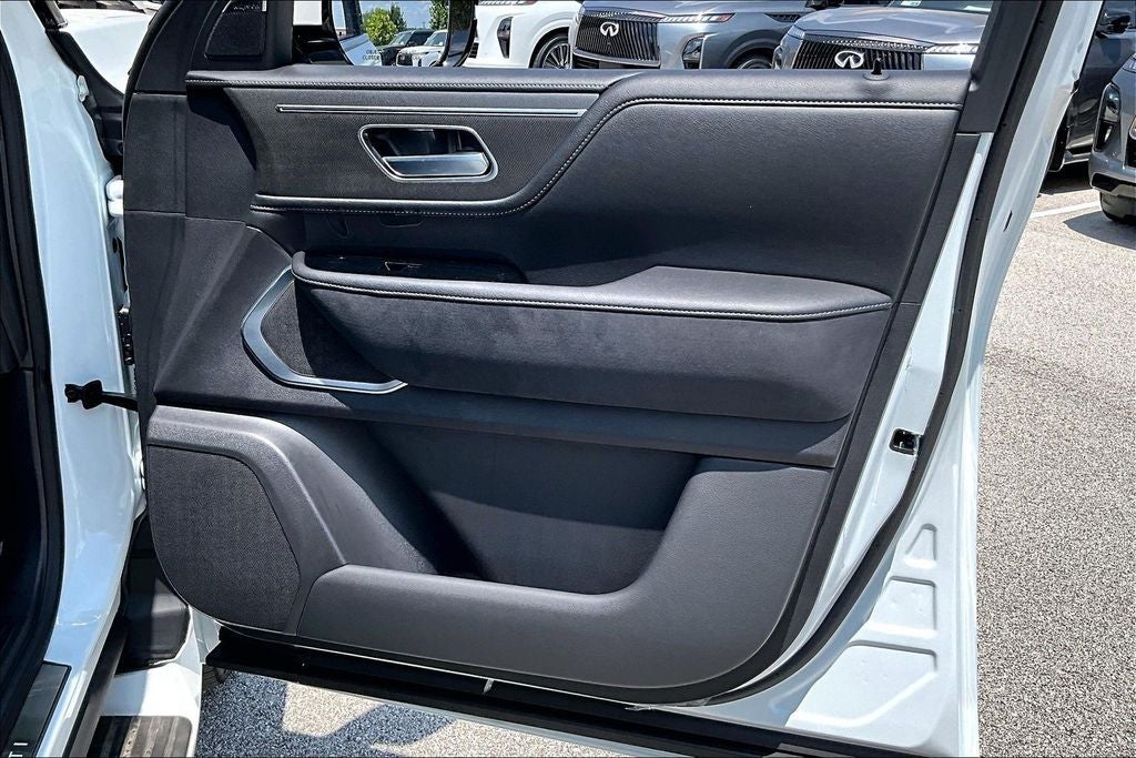 2027 INFINITI QX80 LUXE