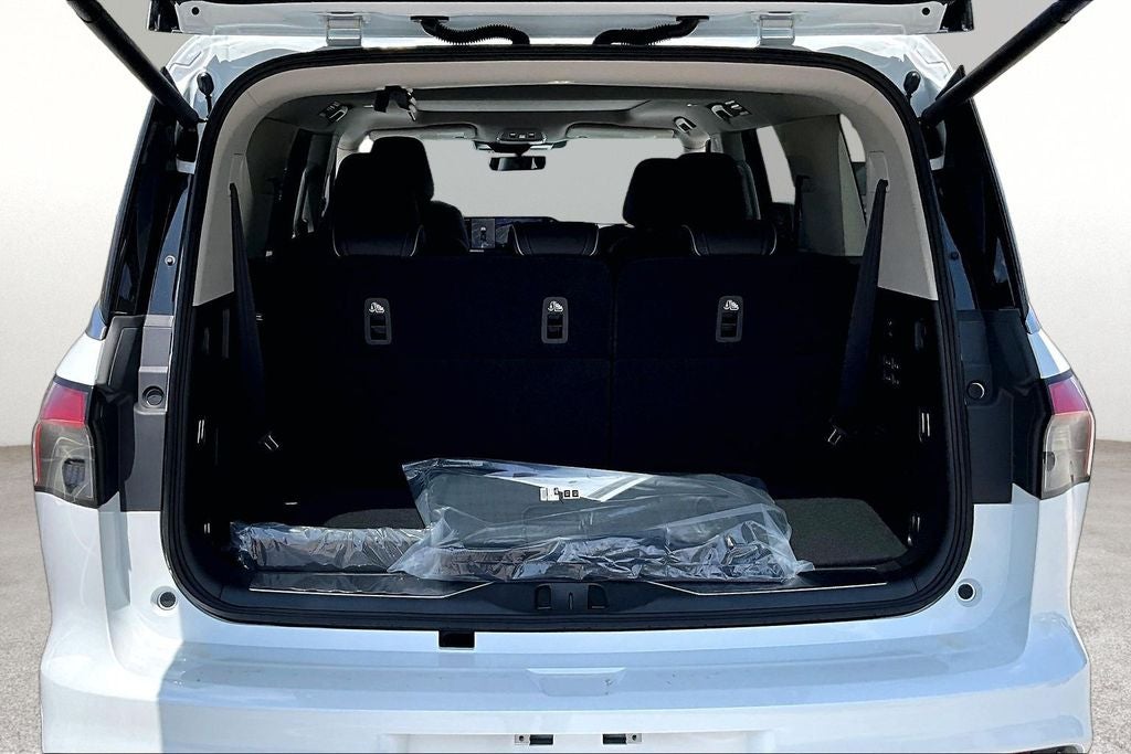 2027 INFINITI QX80 LUXE
