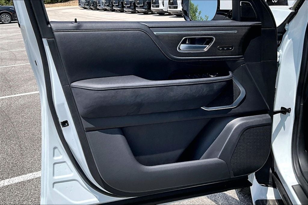 2027 INFINITI QX80 LUXE