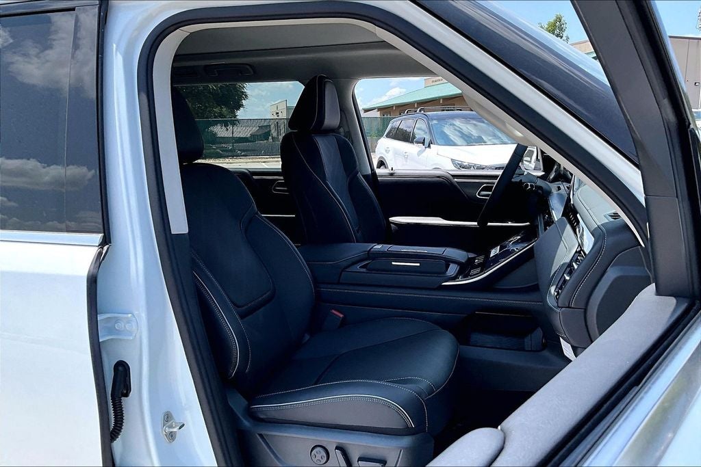 2027 INFINITI QX80 LUXE