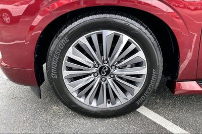 2025 INFINITI QX80 LUXE