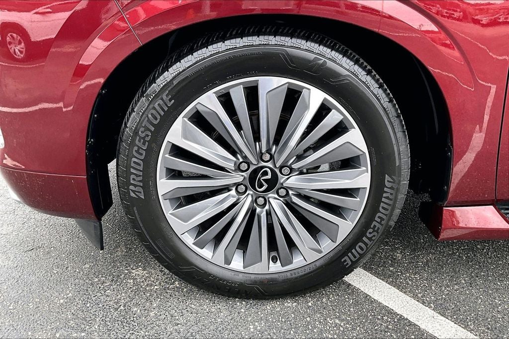 2025 INFINITI QX80 LUXE