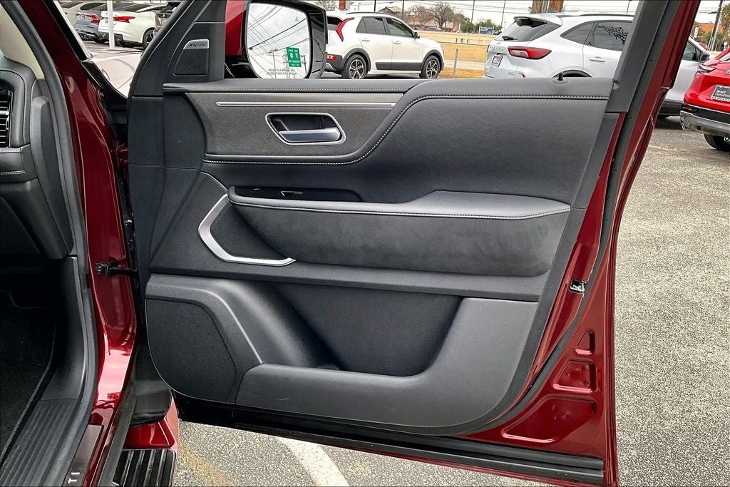 2025 INFINITI QX80 LUXE