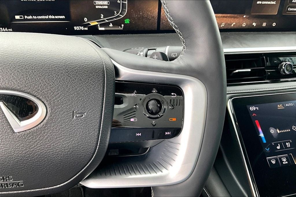 2025 INFINITI QX80 LUXE