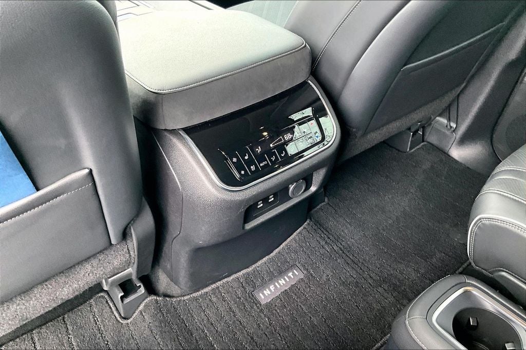 2025 INFINITI QX80 LUXE