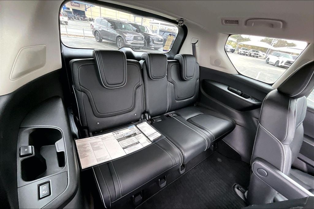 2025 INFINITI QX80 LUXE