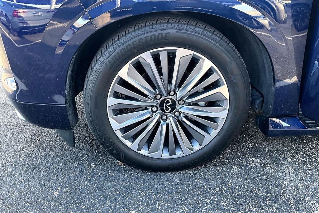 2025 INFINITI QX80 LUXE