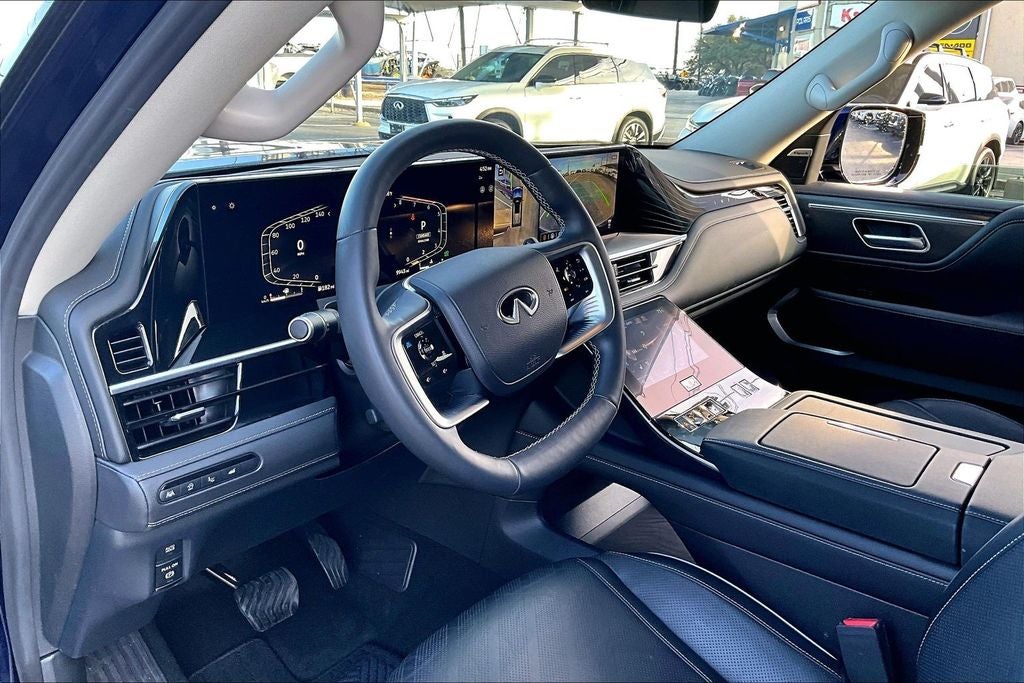 2025 INFINITI QX80 LUXE