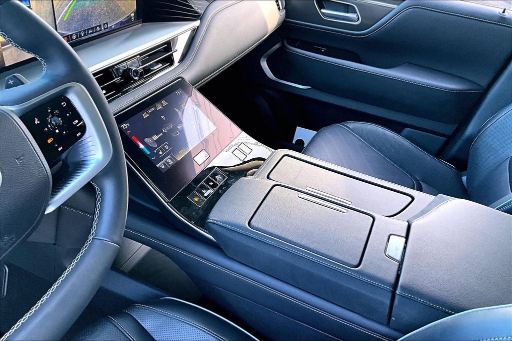 2025 INFINITI QX80 LUXE