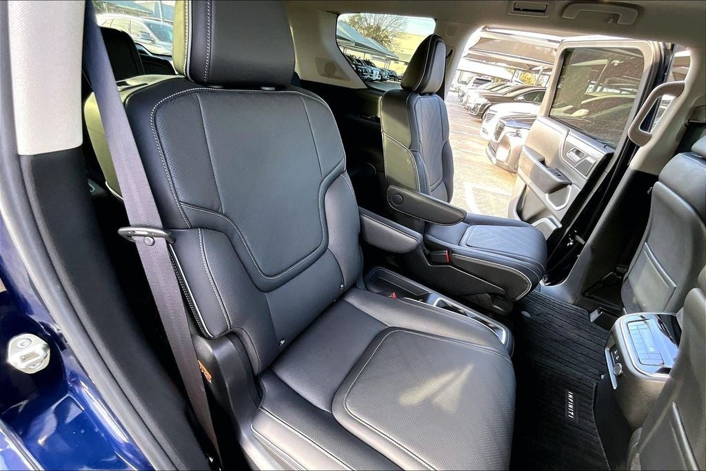 2025 INFINITI QX80 LUXE