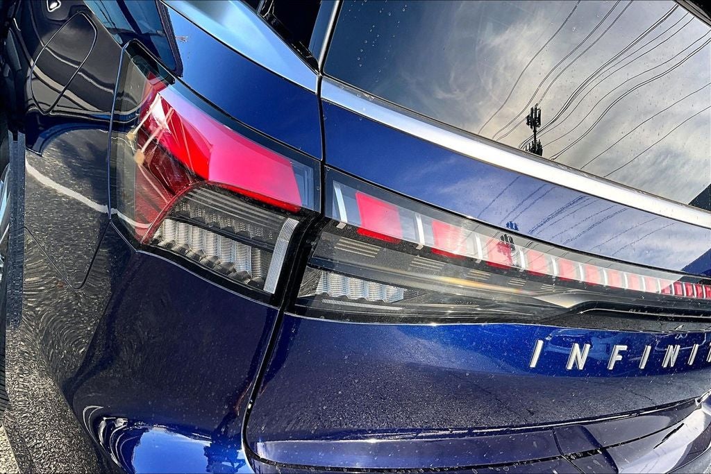 2025 INFINITI QX80 LUXE