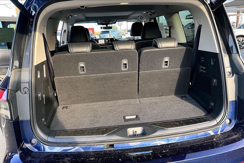 2025 INFINITI QX80 LUXE